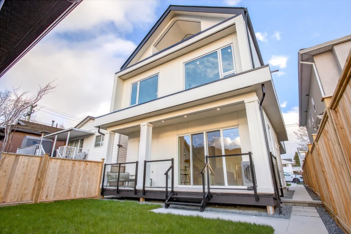 Photo 35 at 2 - 6933 Prince Edward Street, South Vancouver, Vancouver East