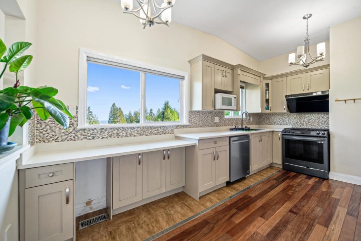 Photo 13 at 520 Ballantree Place, West Vancouver