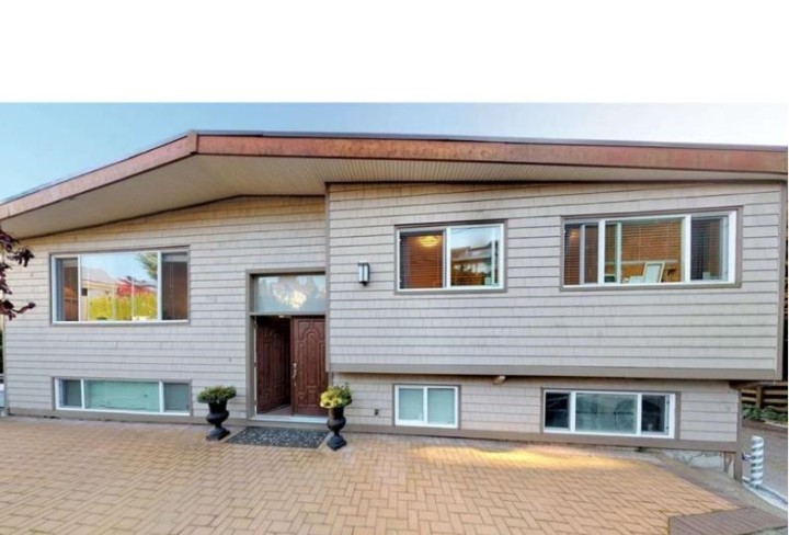 Photo 1 at 520 Ballantree Place, West Vancouver