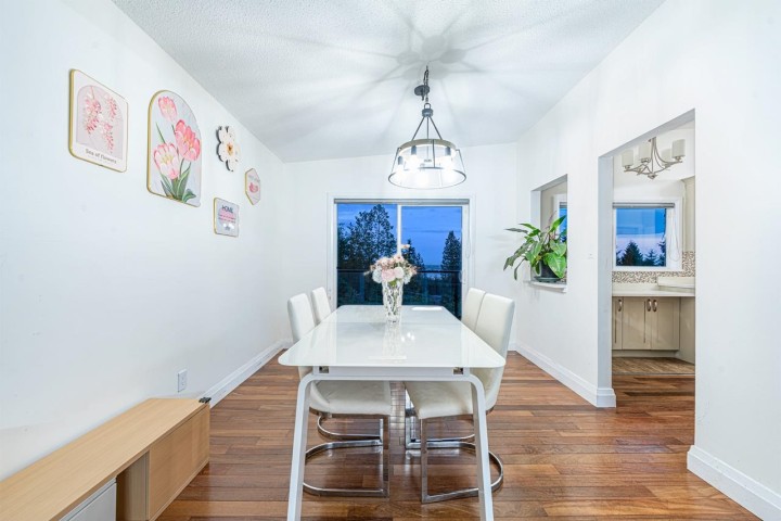 Photo 5 at 520 Ballantree Place, West Vancouver