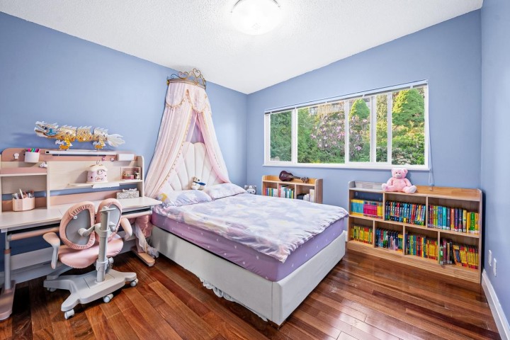 Photo 20 at 520 Ballantree Place, West Vancouver