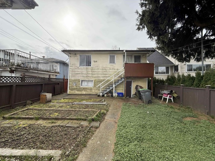 Photo 2 at 3025 E 45th Avenue, Killarney VE, Vancouver East