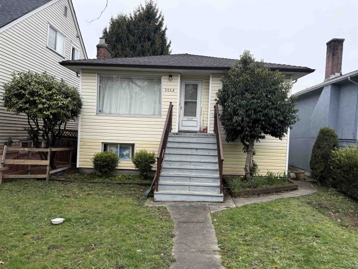 Photo 1 at 3025 E 45th Avenue, Killarney VE, Vancouver East