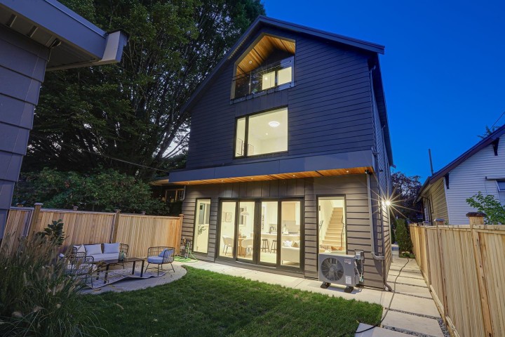 Photo 1 at 2 - 944 E 13 Avenue, Mount Pleasant VE, Vancouver East