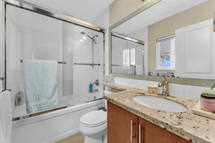 Photo 12 at 3951 Slocan Street, Renfrew Heights, Vancouver East
