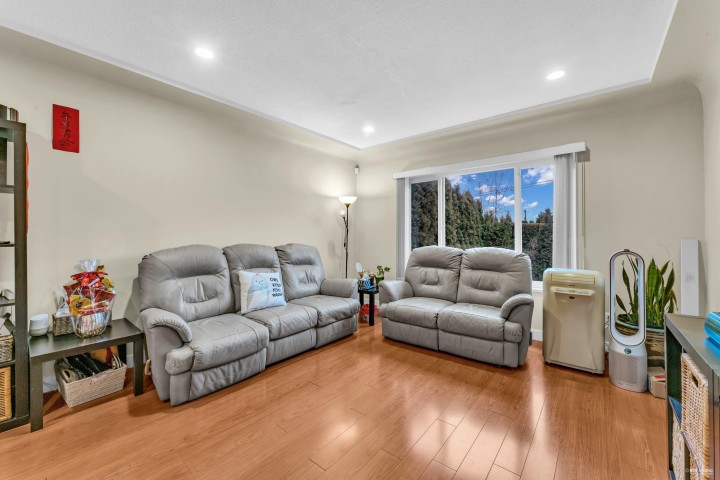 Photo 3 at 3951 Slocan Street, Renfrew Heights, Vancouver East