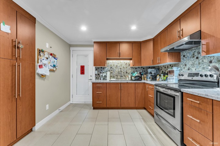 Photo 9 at 3951 Slocan Street, Renfrew Heights, Vancouver East