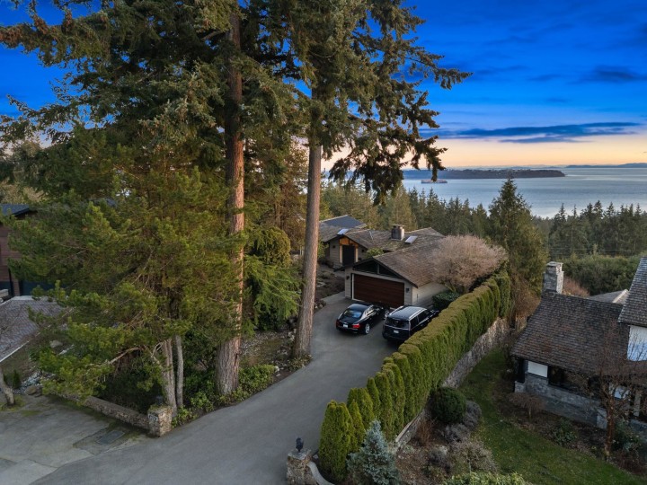 Photo 18 at 4570 Woodgreen Court, Cypress Park Estates, West Vancouver
