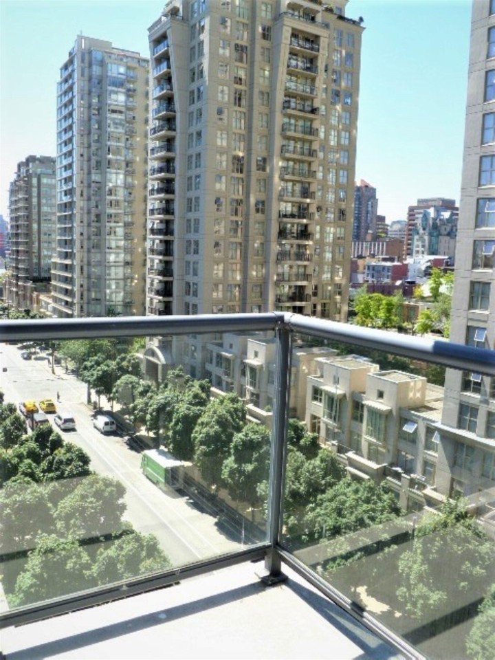 Photo 2 at 906 - 928 Richards Street, Yaletown, Vancouver West