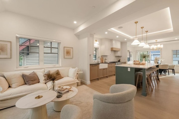 Photo 4 at 2542 Grant Street, Renfrew VE, Vancouver East
