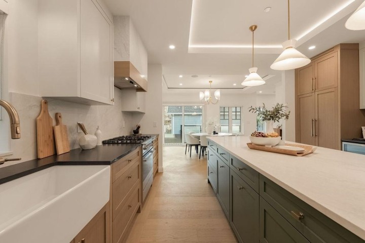Photo 8 at 2542 Grant Street, Renfrew VE, Vancouver East