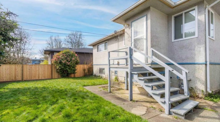 Photo 17 at 2630 E 1st Avenue, Renfrew VE, Vancouver East