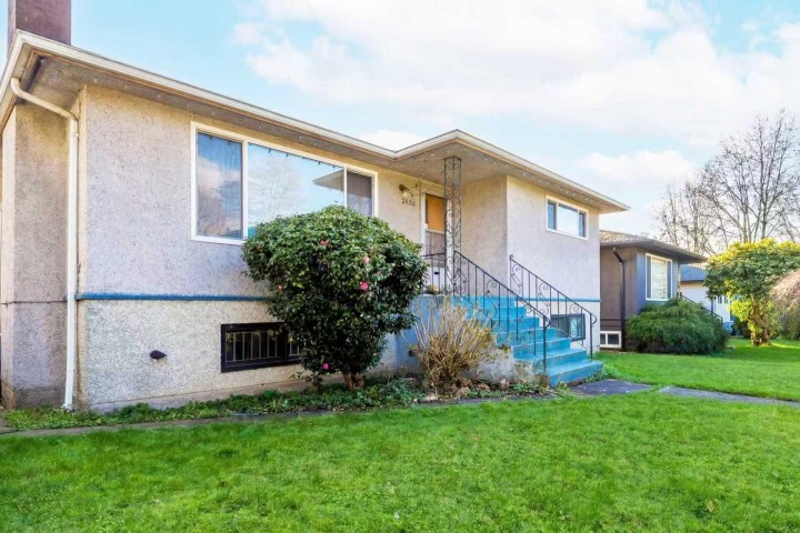 Photo 3 at 2630 E 1st Avenue, Renfrew VE, Vancouver East
