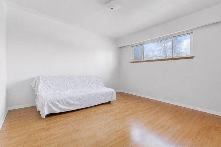 Photo 9 at 2630 E 1st Avenue, Renfrew VE, Vancouver East