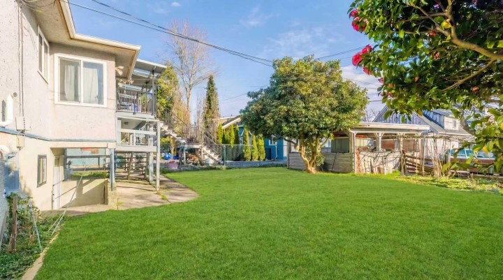 Photo 15 at 2630 E 1st Avenue, Renfrew VE, Vancouver East