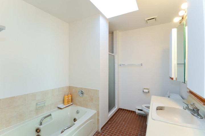 Photo 14 at 1355 W 7th Avenue, Fairview VW, Vancouver West