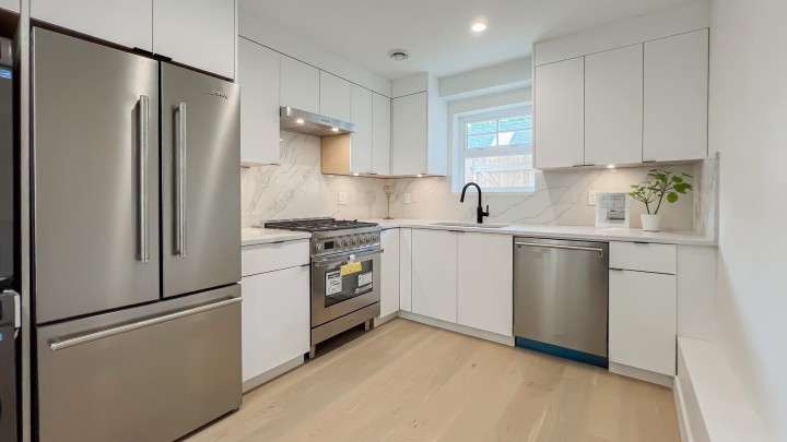 Photo 3 at 1155 Keefer Street, Strathcona, Vancouver East