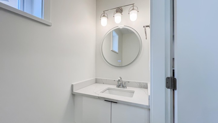 Photo 4 at 1155 Keefer Street, Strathcona, Vancouver East