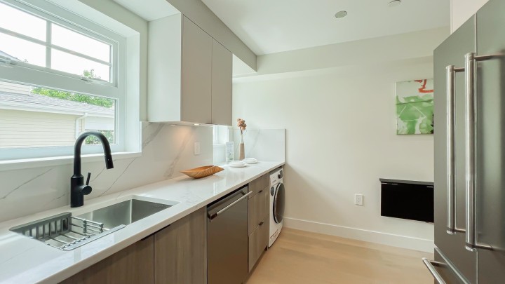 Photo 8 at 1157 Keefer Street, Strathcona, Vancouver East