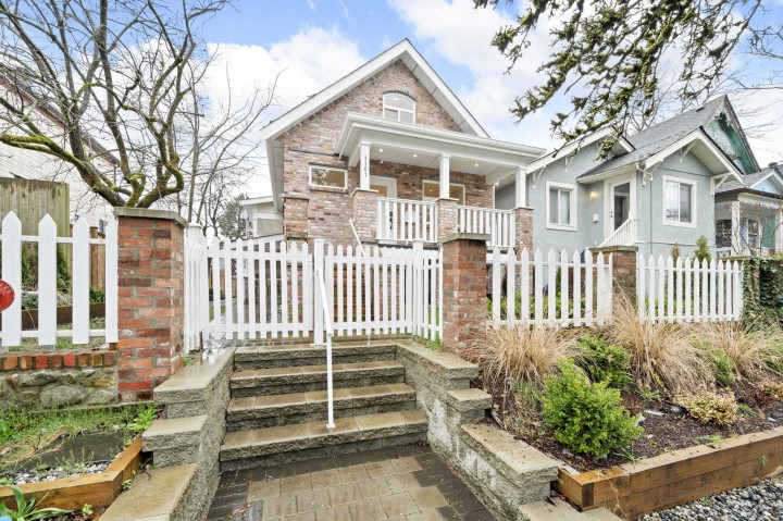 Photo 1 at 1161 Keefer Street, Strathcona, Vancouver East