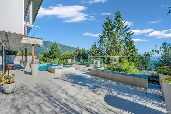 Photo 33 at 535 Craigmohr Drive, Glenmore, West Vancouver