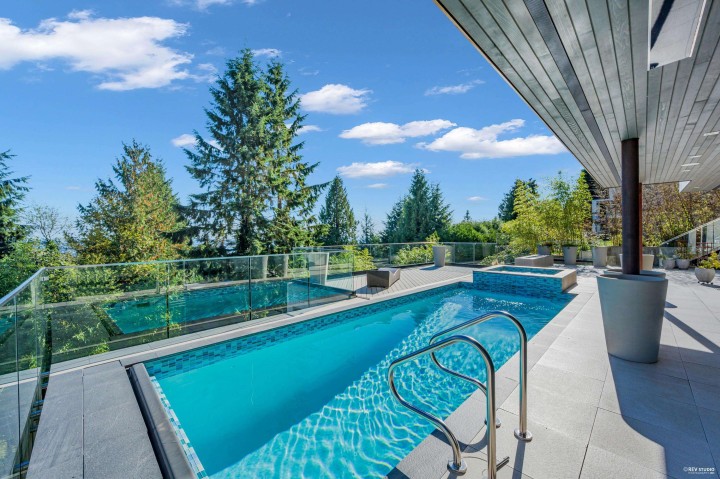 Photo 35 at 535 Craigmohr Drive, Glenmore, West Vancouver