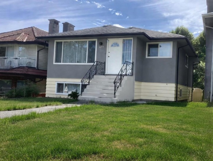 Photo 1 at 3312 Queens Avenue, Collingwood VE, Vancouver East