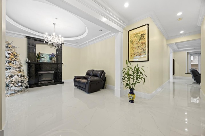 Photo 3 at 6830 Vivian Street, Killarney VE, Vancouver East