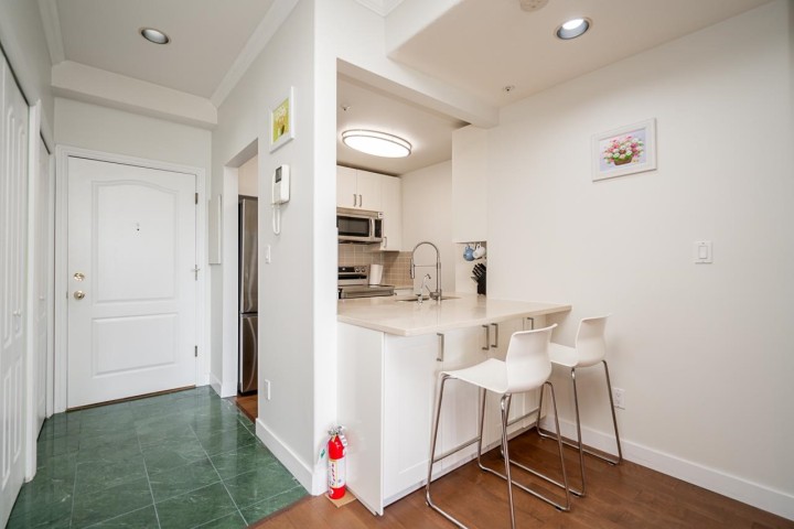 Photo 7 at 204 - 1765 Marine Drive, Ambleside, West Vancouver