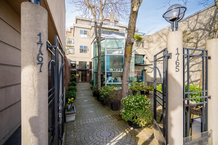Photo 3 at 204 - 1765 Marine Drive, Ambleside, West Vancouver