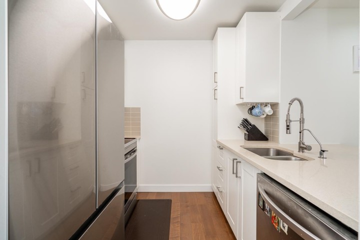 Photo 8 at 204 - 1765 Marine Drive, Ambleside, West Vancouver