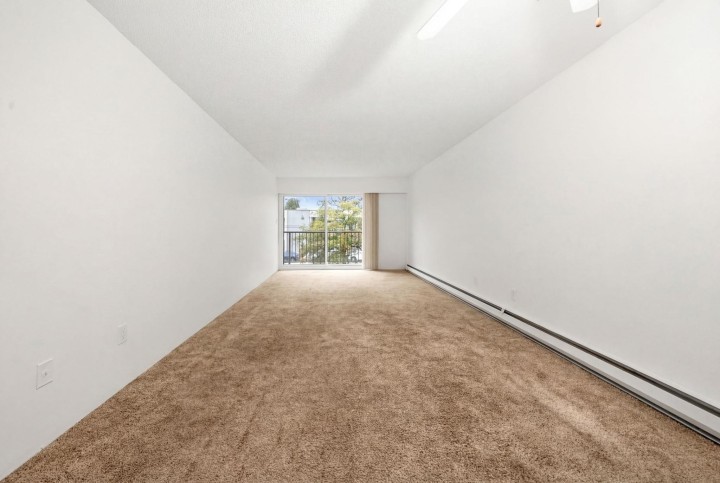 Photo 12 at 204 - 3136 Kingsway, Collingwood VE, Vancouver East
