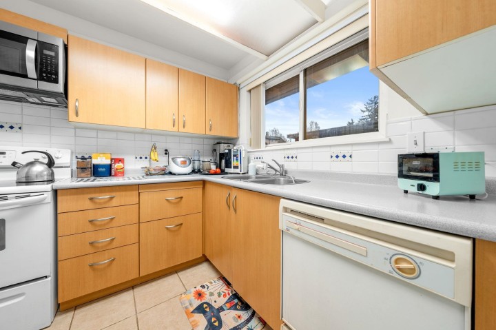 Photo 26 at 204 - 3136 Kingsway, Collingwood VE, Vancouver East