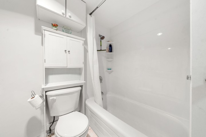Photo 21 at 204 - 3136 Kingsway, Collingwood VE, Vancouver East