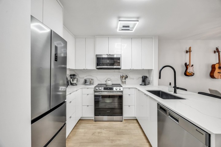 Photo 3 at 213 - 3038 E Kent Avenue South, South Marine, Vancouver East