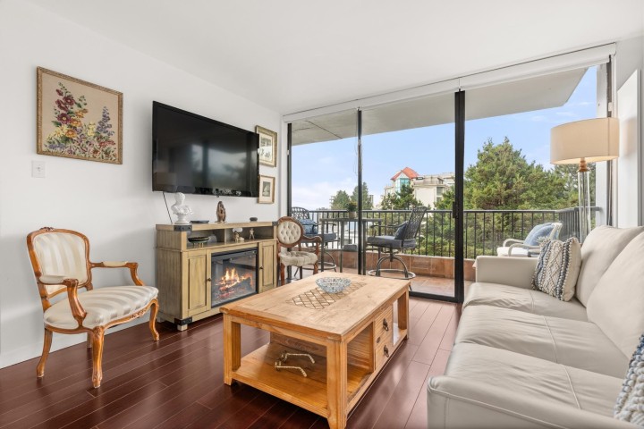 Photo 6 at 704 - 650 16th Street, Ambleside, West Vancouver