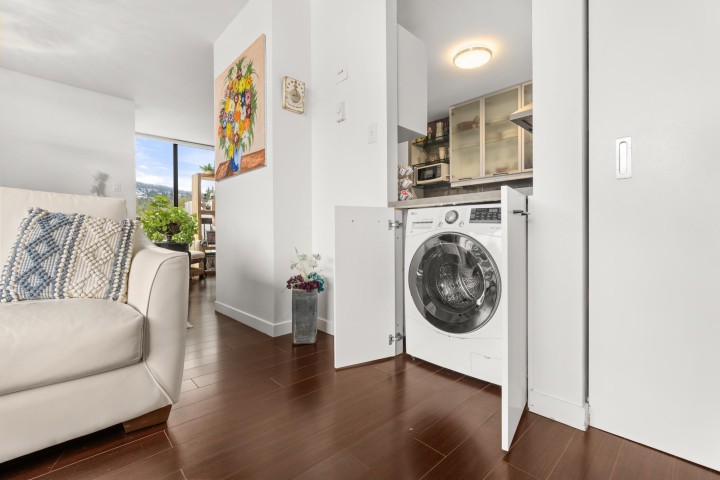 Photo 12 at 704 - 650 16th Street, Ambleside, West Vancouver