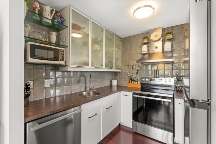 Photo 22 at 704 - 650 16th Street, Ambleside, West Vancouver