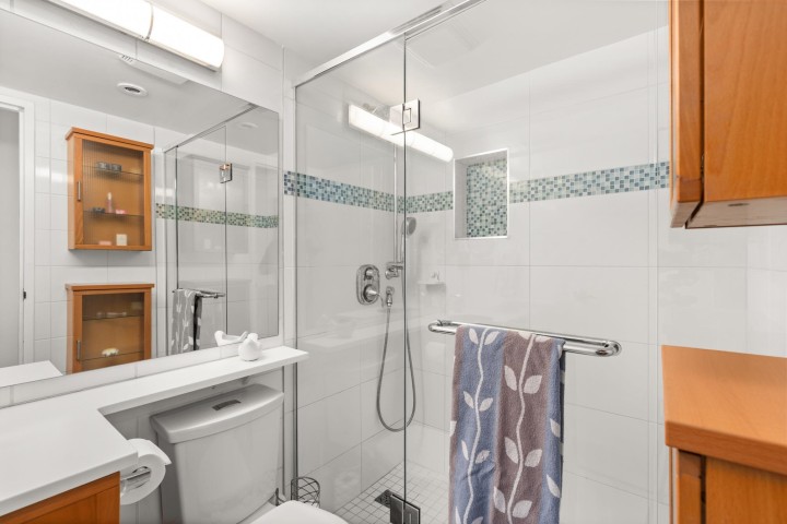 Photo 31 at 704 - 650 16th Street, Ambleside, West Vancouver