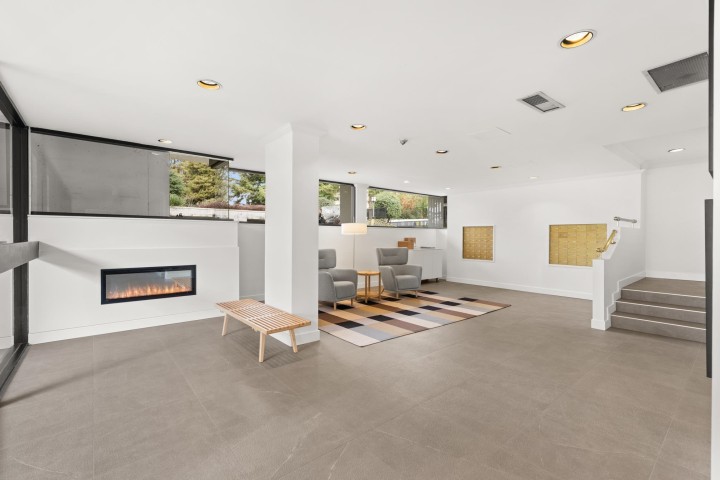 Photo 4 at 704 - 650 16th Street, Ambleside, West Vancouver