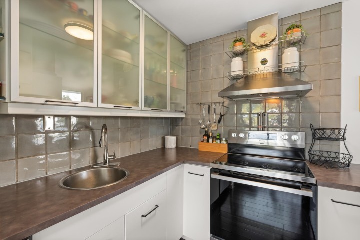Photo 25 at 704 - 650 16th Street, Ambleside, West Vancouver