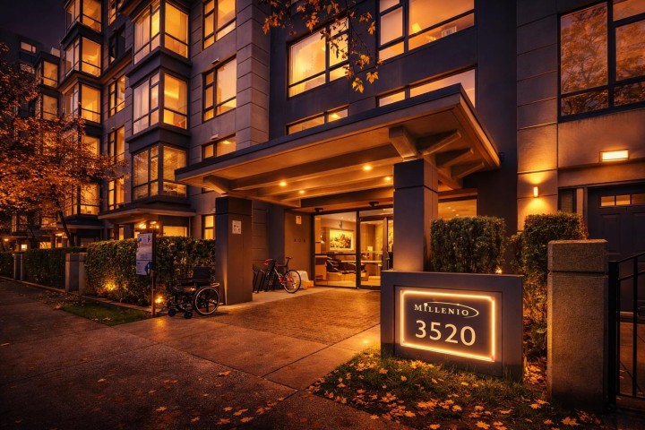 Photo 2 at 1407 - 3520 Crowley Drive, Collingwood VE, Vancouver East
