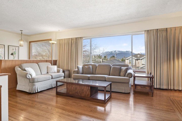 Photo 9 at 3180 E 3rd Avenue, Renfrew VE, Vancouver East