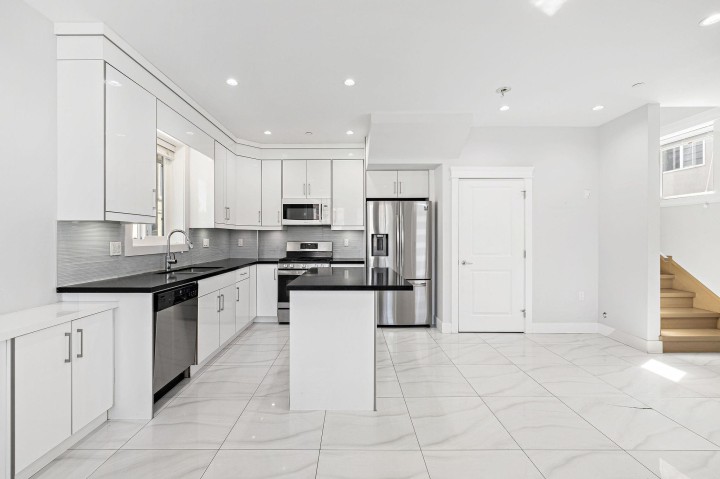 Photo 12 at 1 - 2430 E 41 Street, Killarney VE, Vancouver East