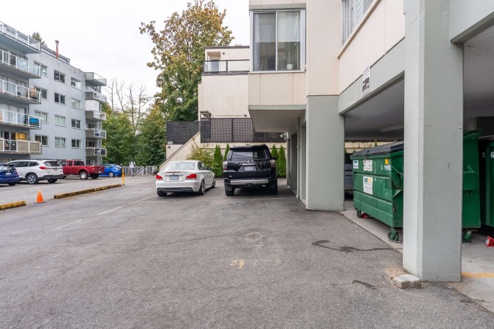 Photo 18 at 402 - 1750 Esquimalt Avenue, Ambleside, West Vancouver