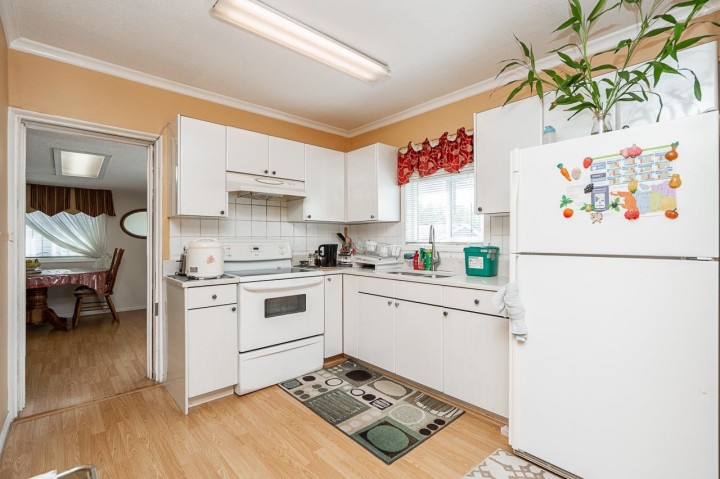 Photo 6 at 4712 Victoria Drive, Victoria VE, Vancouver East