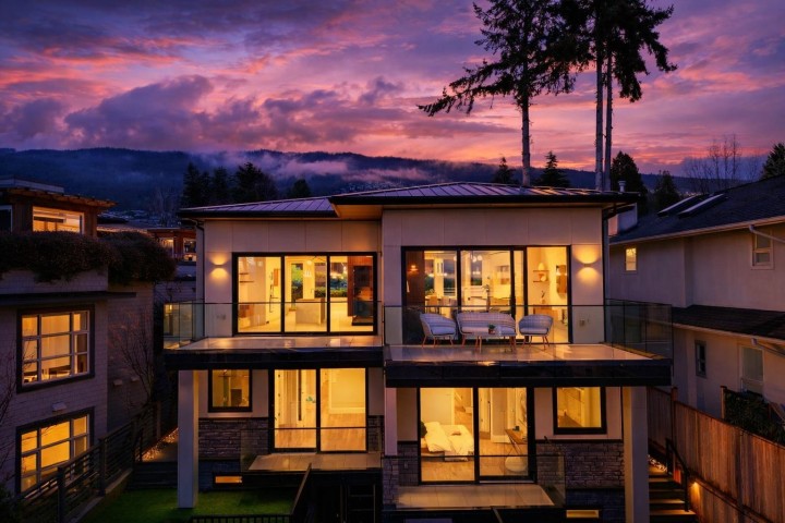Photo 23 at 2380 Marine Drive, Dundarave, West Vancouver