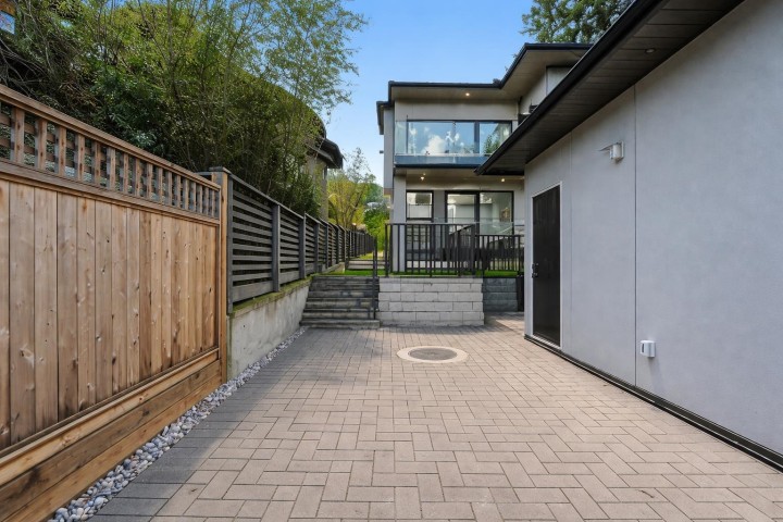 Photo 22 at 2380 Marine Drive, Dundarave, West Vancouver