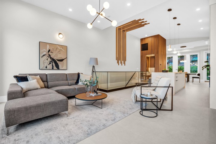Photo 4 at 2380 Marine Drive, Dundarave, West Vancouver