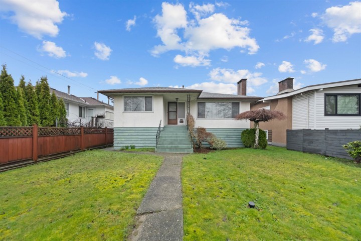 Photo 2 at 3115 E 49 Avenue, Killarney VE, Vancouver East